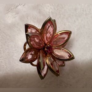 Flower ring. Size 6. EUC